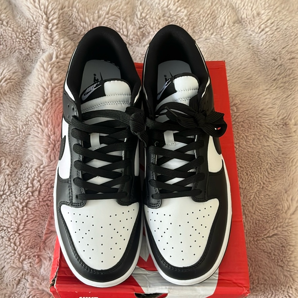 Brand new authentic Nike panda dunk low men’s size 11/women’s 12.5 in box! - Picture 2 of 6